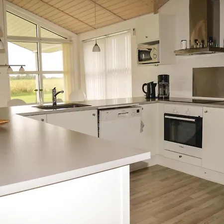 Four-bedroom Holiday In Hadsund Haslevgårde